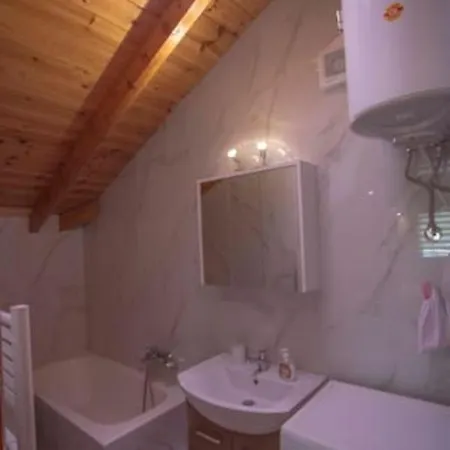 Όμορφη Σοφίτα 5Λεπτά Από Το Κέντρο Της Πόλης Apartment Ioannina Exterior photo